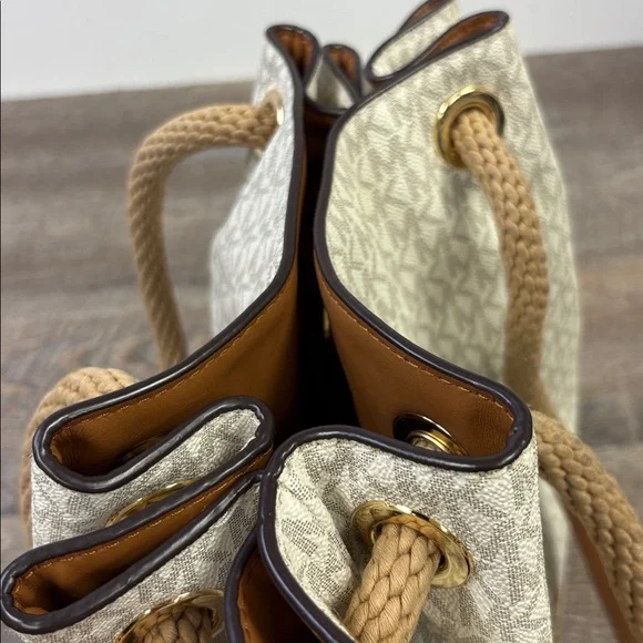 Michael Kors Marina Large Drawstring Tote – Vanilla Signature ⚓️